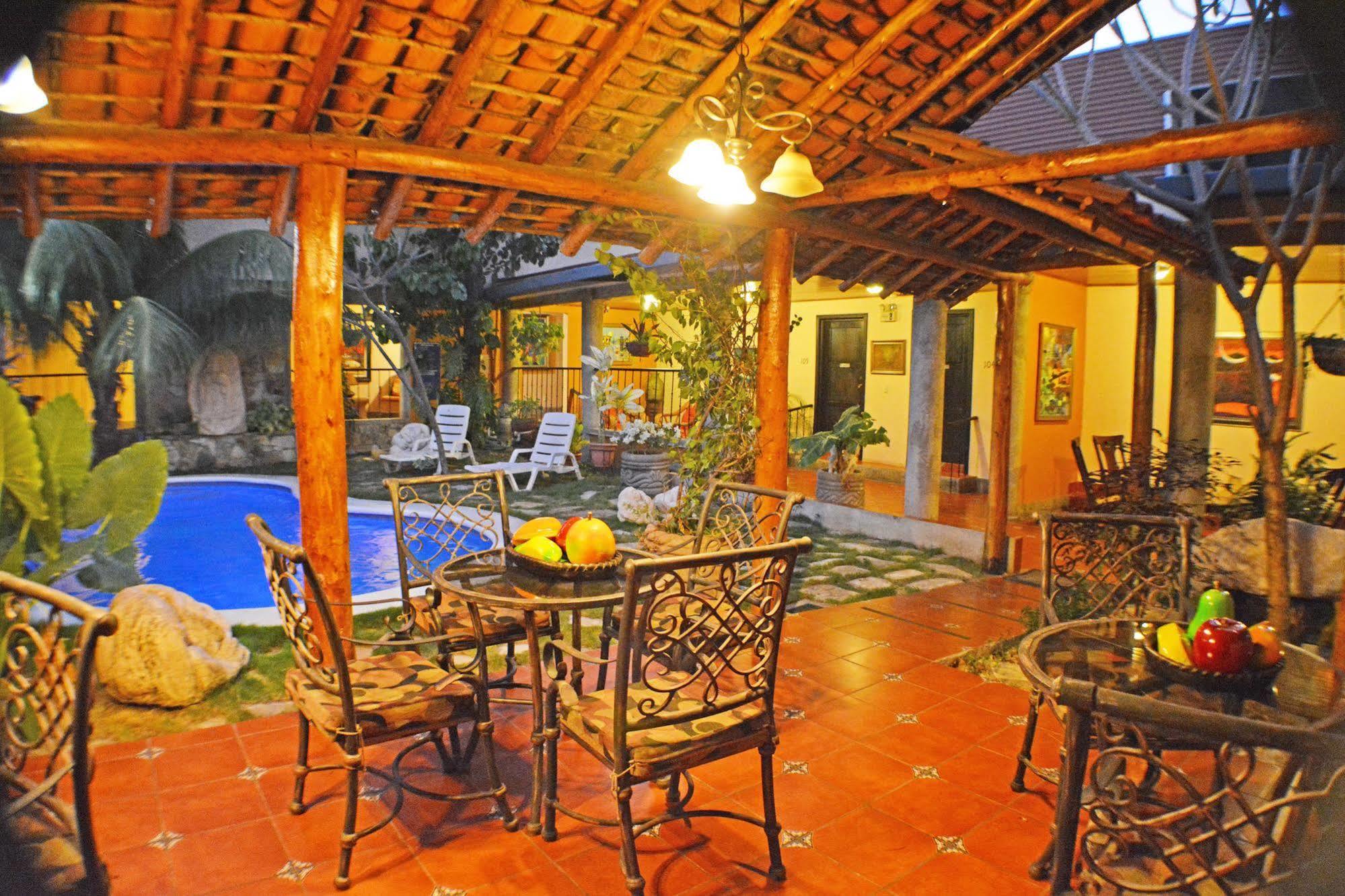 Hotel Colonnade Nicaragua 마나과 외부 사진
