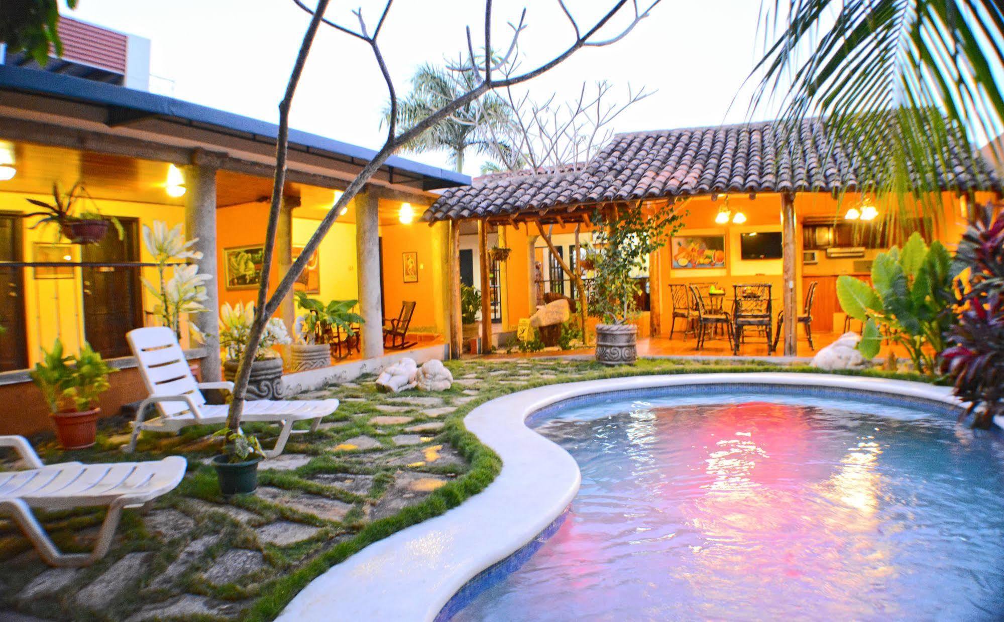 Hotel Colonnade Nicaragua 마나과 외부 사진