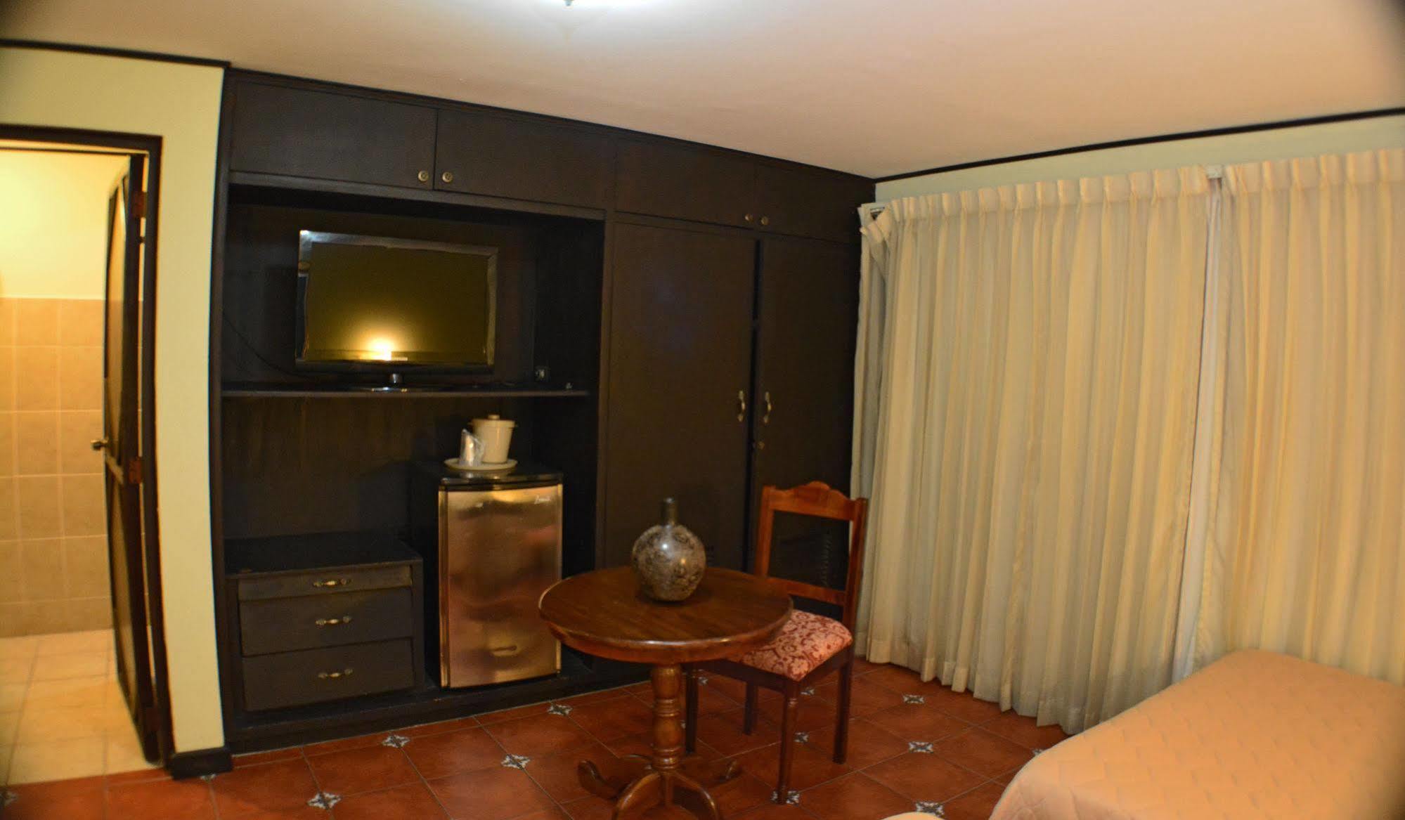 Hotel Colonnade Nicaragua 마나과 외부 사진